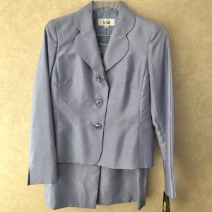 NWT Le Suit Violet Shimmer Skirt Suit Set